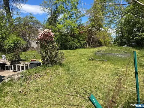 69 E Linda Vista St, North Haledon, NJ 07508
