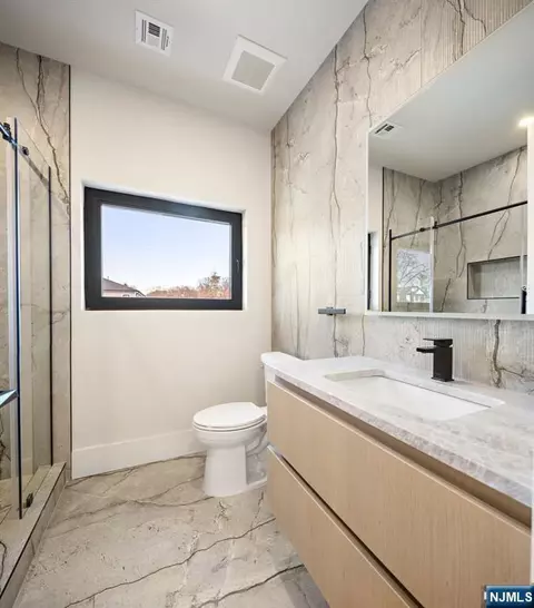 Bath - 210 Hillcrest Dr, Paramus, NJ 07652 photo 4 of 6