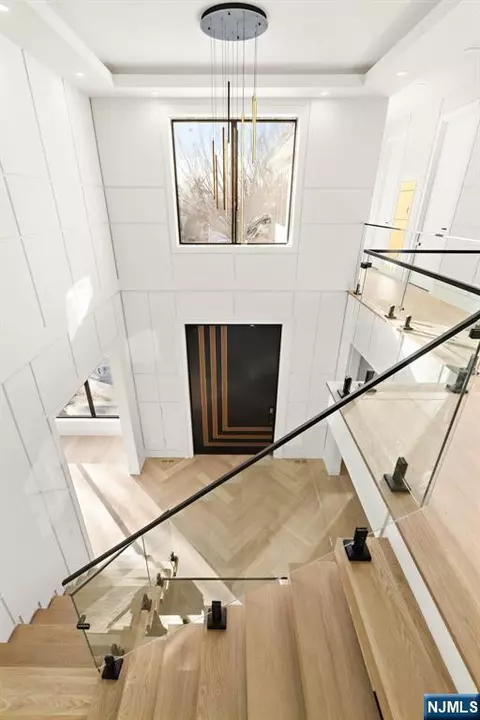 Entry Way - 210 Hillcrest Dr, Paramus, NJ 07652 photo 2 of 4