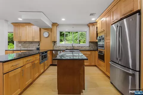 Kitchen - 596 Terhune Dr, Wayne, NJ 07470 photo 3 of 8