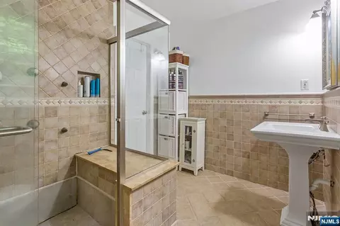 Bath - 596 Terhune Dr, Wayne, NJ 07470 photo 3 of 6