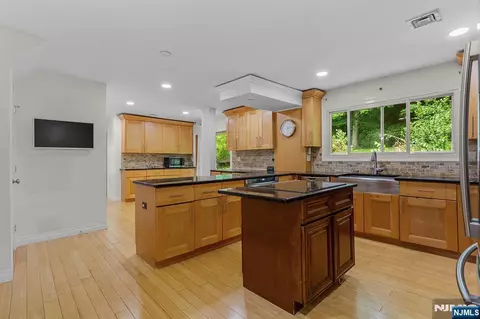 Kitchen - 596 Terhune Dr, Wayne, NJ 07470 photo 1 of 8