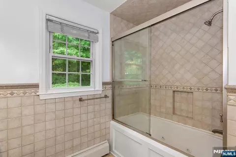 Bath - 596 Terhune Dr, Wayne, NJ 07470 photo 4 of 6