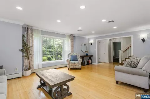 Living - 596 Terhune Dr, Wayne, NJ 07470 photo 2 of 4