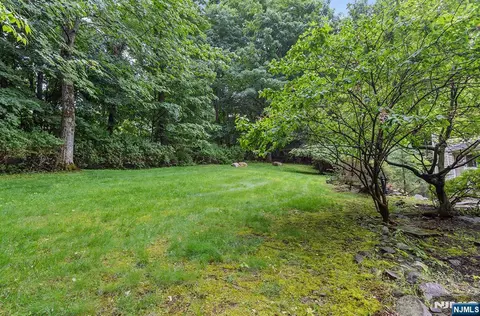 Exterior - 596 Terhune Dr, Wayne, NJ 07470 photo 5 of 8
