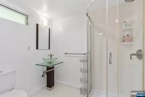 Bath - 596 Terhune Dr, Wayne, NJ 07470 photo 6 of 6