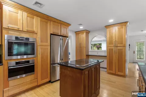 Kitchen - 596 Terhune Dr, Wayne, NJ 07470 photo 6 of 8