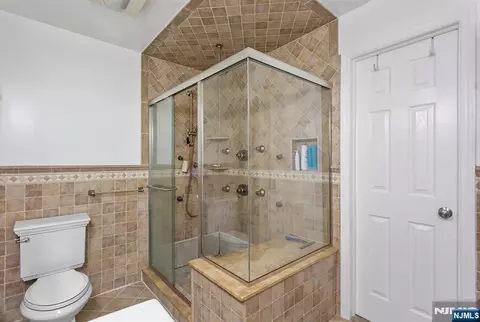 Bath - 596 Terhune Dr, Wayne, NJ 07470 photo 2 of 6