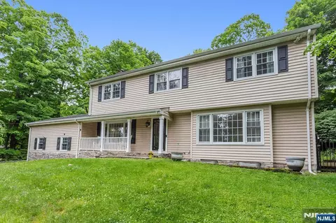 Exterior - 596 Terhune Dr, Wayne, NJ 07470 photo 2 of 8
