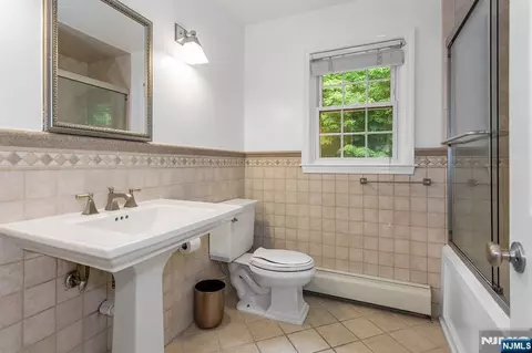 Bath - 596 Terhune Dr, Wayne, NJ 07470 photo 4 of 7
