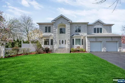 177 Lawson Pl, Paramus, NJ 07652