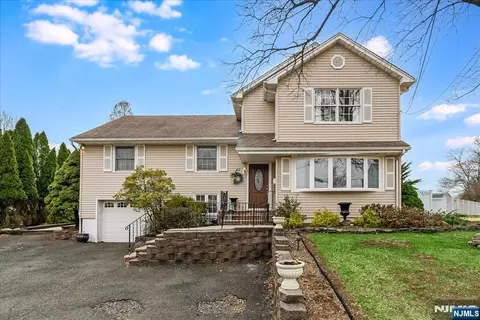 40 Catherine Ct, Cedar Grove, NJ 07009