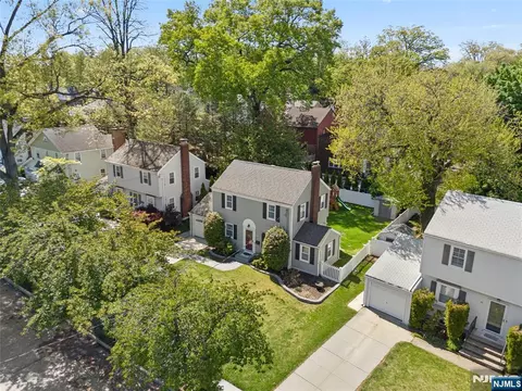 36 Burlington Rd, Clifton, NJ 07012