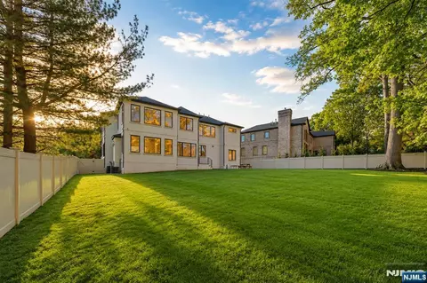 Exterior - 3 Mountain View Ct, Demarest, NJ 07627 photo 3 of 6