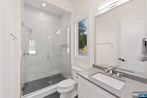 Bath - 3 Mountain View Ct, Demarest, NJ 07627 photo 2 of 7