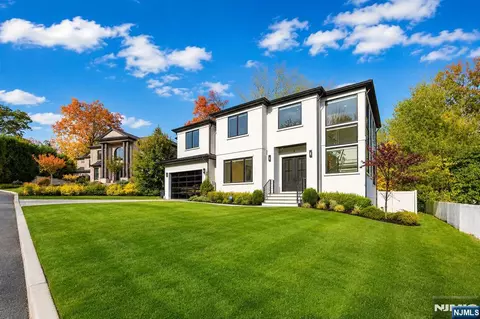Exterior - 3 Mountain View Ct, Demarest, NJ 07627 photo 4 of 6