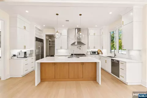Kitchen - 3 Mountain View Ct, Demarest, NJ 07627 photo 1 of 2