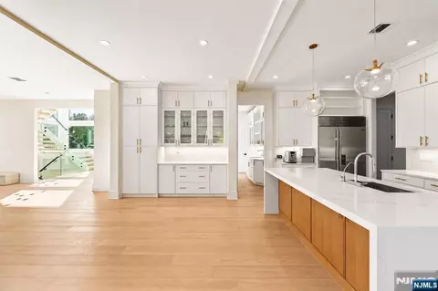 Entry Way - 3 Mountain View Ct, Demarest, NJ 07627 photo 3 of 12