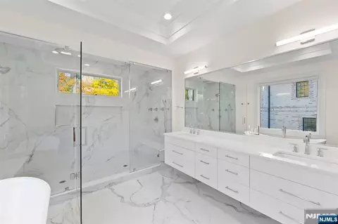 Bath - 3 Mountain View Ct, Demarest, NJ 07627 photo 3 of 7