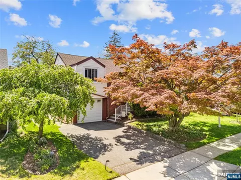 13 Lockwood Dr, Clifton, NJ 07013