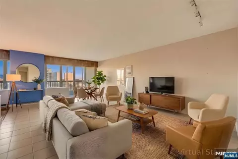 5 Horizon # 907, Fort Lee, NJ 07024