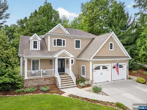 444 Lake Rd, Wyckoff, NJ 07481