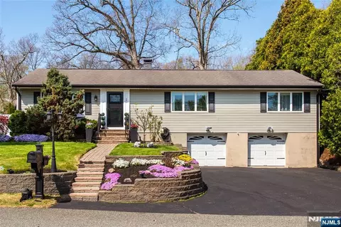 1 Circle Blvd, Newfoundland, NJ 07435