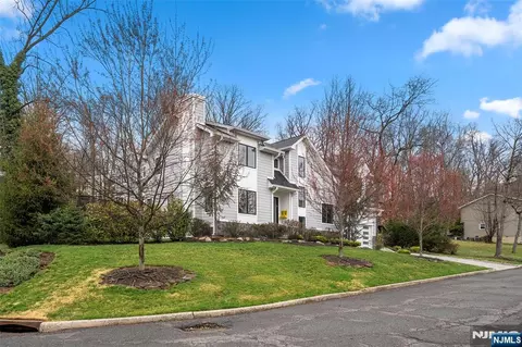 55 Cedar St, Cresskill, NJ 07626