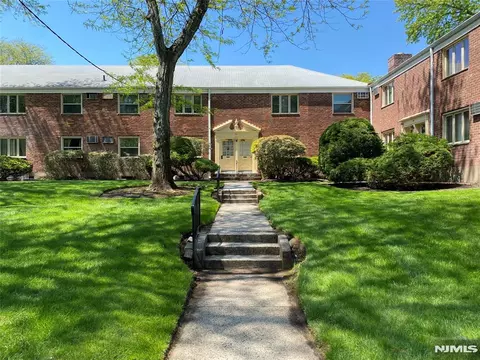 50 1st #4 B, Bergenfield, NJ 07621