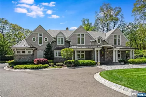 555 Miller Ct, Wyckoff, NJ 07481
