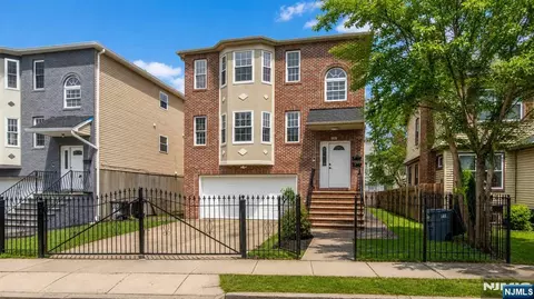 148 Munn Ave, East Orange, NJ 07017