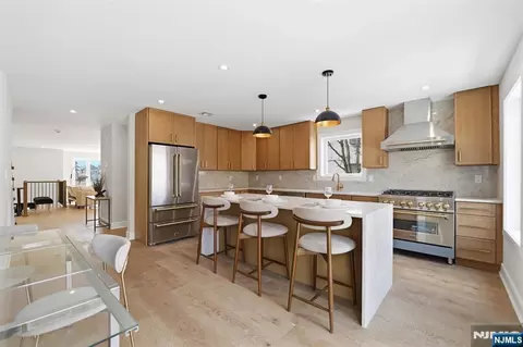 138-140 A Weigands Ln, Secaucus, NJ 07094