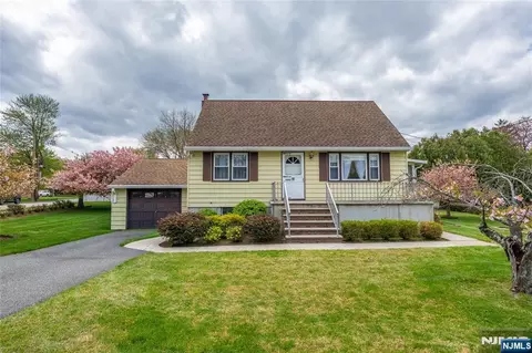 1045 Preakness Ave, Wayne, NJ 07470