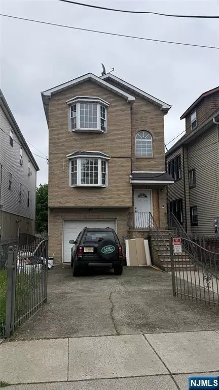 94 Osborne Ter, Newark, NJ 07108
