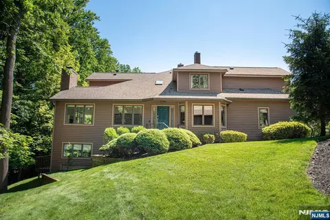 23 Lakeview Dr, Old Tappan, NJ 07675