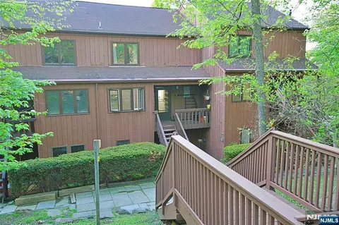 9 Village Way #4, Vernon, NJ 07462