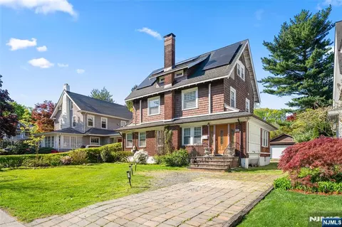 332 Allaire Ave, Leonia, NJ 07605