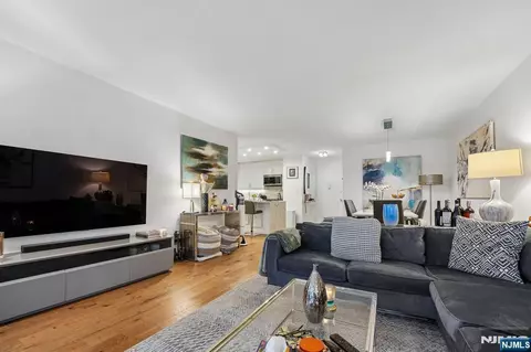 555 North Ave #1V, Fort Lee, NJ 07024