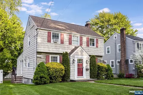199 Stonehouse Rd, Glen Ridge, NJ 07028