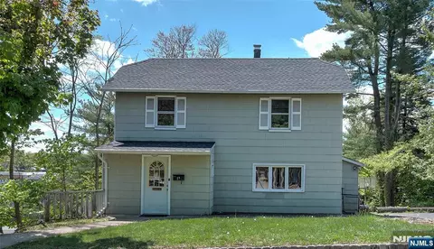 13 Hazel Ave, Livingston, NJ 07039