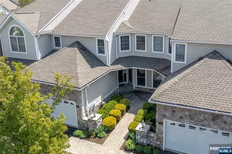 20 Pine Valley Rd #148, Livingston, NJ 07039