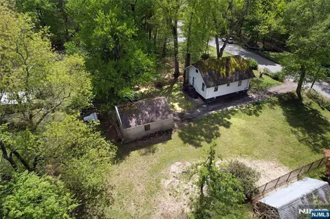 86 Greenwood Ave, Pequannock Township, NJ 07440