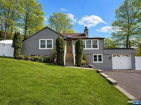 75 Lake Trl, Wayne, NJ 07470