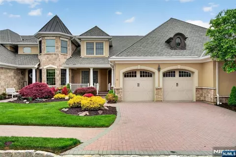33 Windsor Ln, Ramsey, NJ 07446