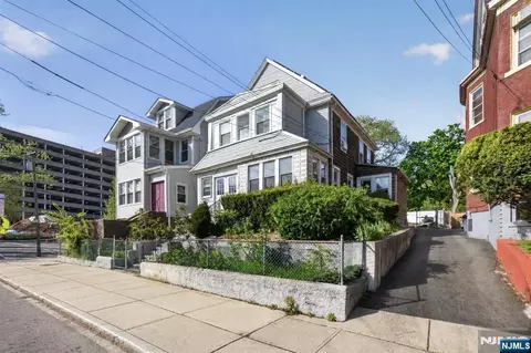 127 Lyons Ave, Newark, NJ 07112
