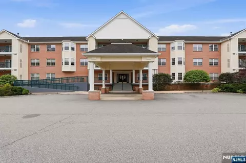 401 Dercole #120, Norwood, NJ 07648
