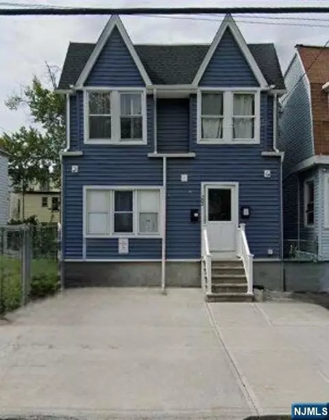 202 11th St, Newark, NJ 07107