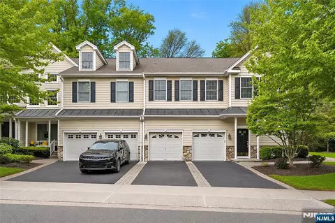 25 Woods Edge, Old Tappan, NJ 07675