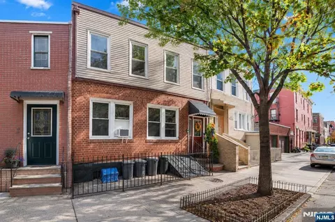 226 Brunswick St, Jersey City, NJ 07302