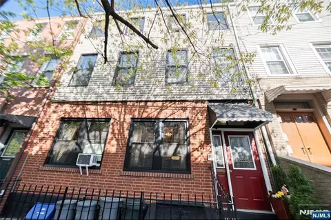 226 Brunswick St, Jersey City, NJ 07302